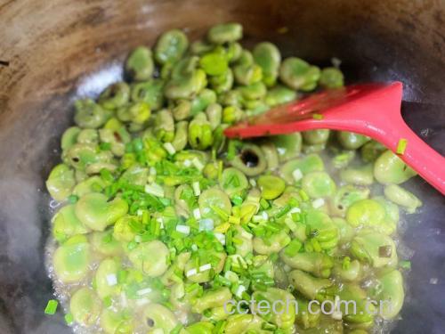 绿心蚕豆烹饪前后对比图