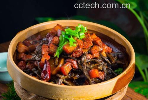 香菇滑鸡煲仔饭成品图