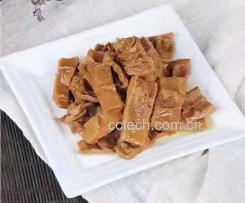 油焖春笋成品图,色泽红亮,摆盘精致