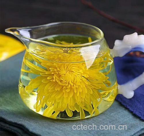 山楂和菊花泡茶