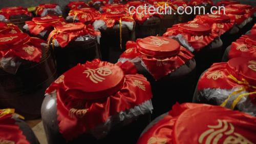 白酒与柿子的餐桌搭配
