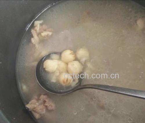 莲藕排骨汤成品图
