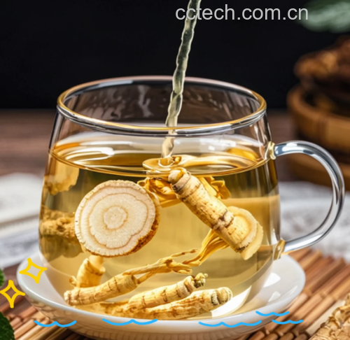 玛卡粉与人参片放入玻璃杯并注入热水的过程图
