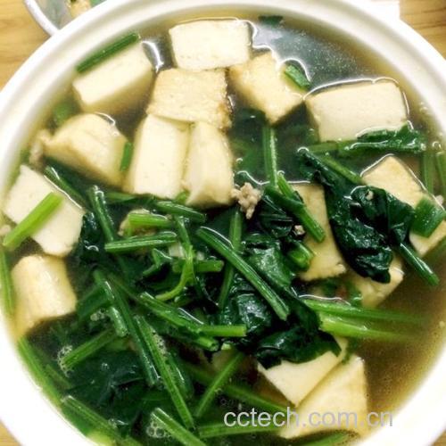 菠菜与豆包食材对比图