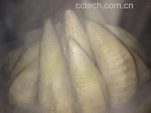 咸肉炖竹笋炖煮过程图