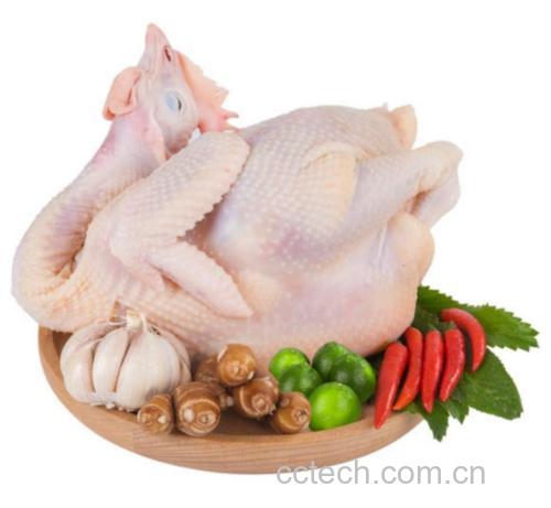 鸡肉和土豆炒制前的食材准备