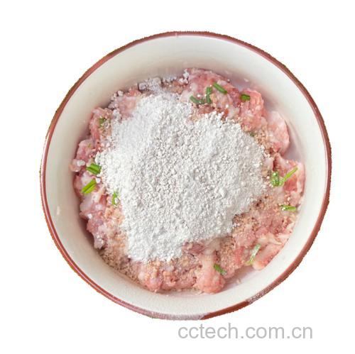 手工搅拌肉馅过程