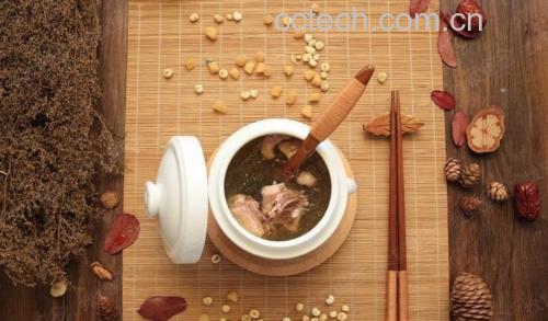 厨房操作场景图