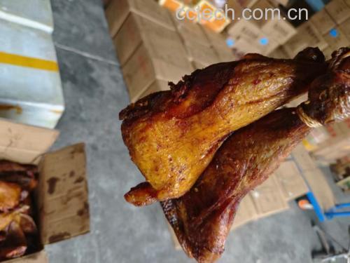 腊鸡腿清洗与切口处理