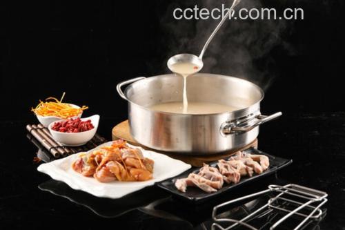 儿童食用姬松茸汤场景图