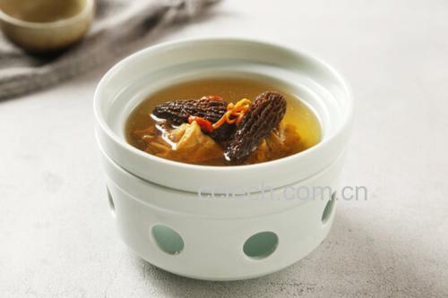羊肚菌炖鸡汤成品图