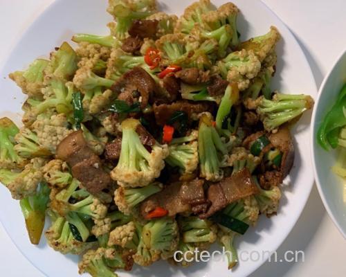 西兰花与猪肉搭配的家常炒菜