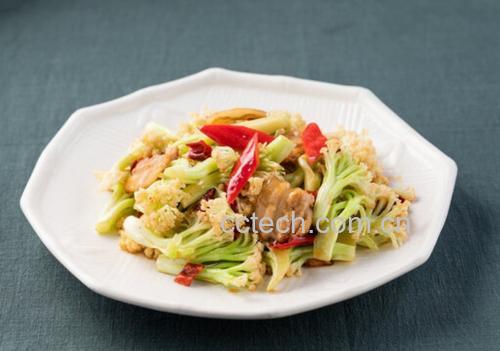 成品西兰花炒猪肉装盘效果