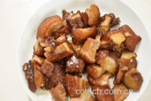 红烧肉炖花生的成品图