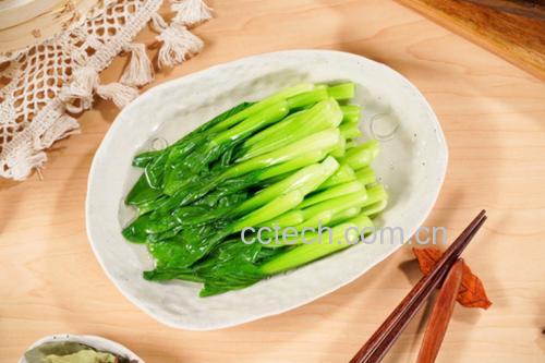 营养师在社区讲座中讲解蔬菜选择