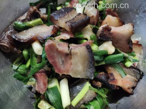 蒜苗炒腊肉成品图