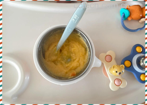 婴幼儿进食场景
