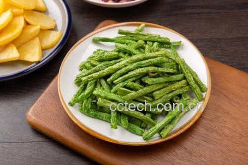 新鲜土豆与炸薯条对比图