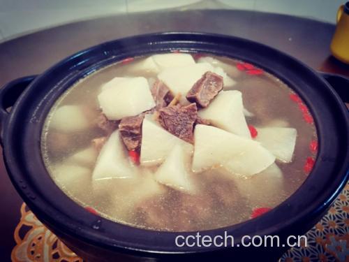 红皮萝卜炖牛肉成品图