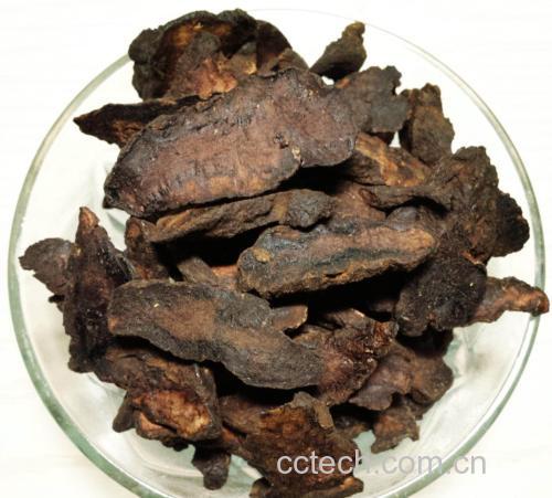 熟地黄与枸杞子泡酒的材料展示