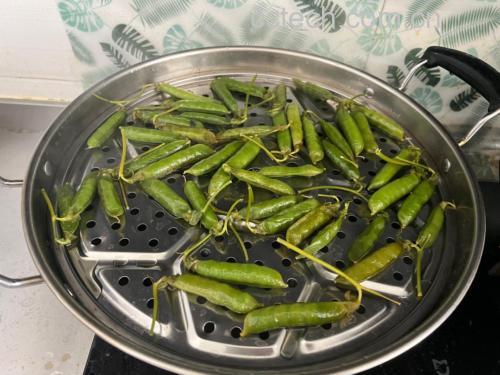 青豌豆蒸制过程