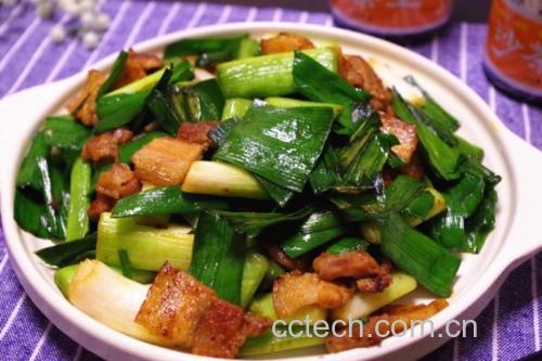 羊肉蒜苗翻炒过程图