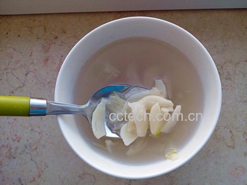 成品白芷骨头汤特写
