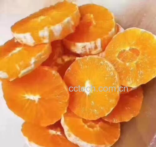 纽荷尔脐橙切开图，展示果肉结构和无籽状态
