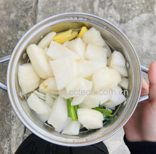 青萝卜焯水过程特写