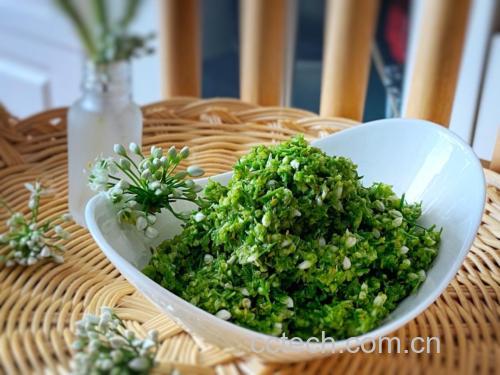 韭菜花制成的传统调味品——韭菜花酱特写