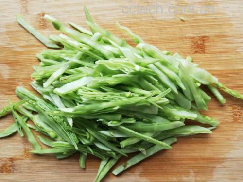 豆角清洗与切段过程