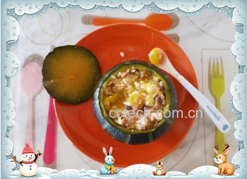 奶油小南瓜与其他食材搭配的餐桌场景