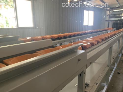 实验室研究人员正在使用高效液相色谱仪检测琯溪蜜柚提取物中的柠檬苦素含量