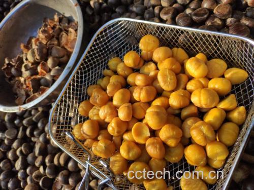家庭厨房中用迁西板栗制作板栗泥的过程
