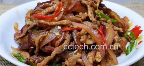 清炒洋生姜肉片出锅特写