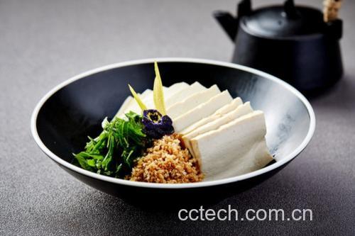 岩茶老姜调味粉撒在菜肴上