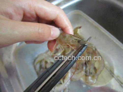 蚕豆剥壳过程