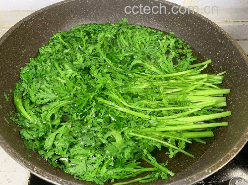 茼蒿清炒过程示意图