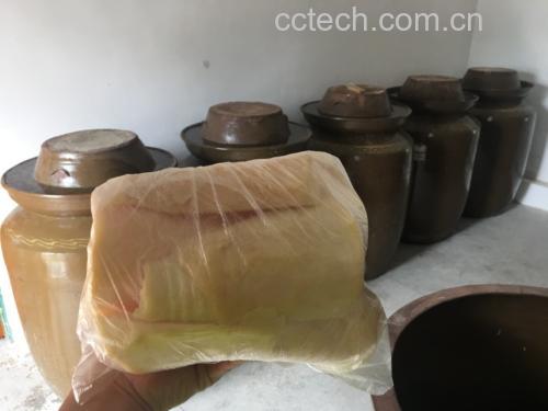 酸菜缸压石封存场景