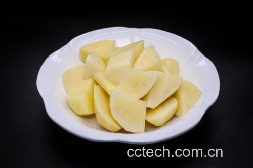 土豆焯水与晾干过程