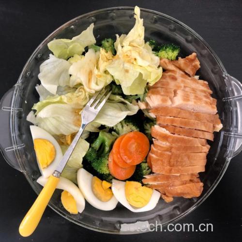 水煮土豆搭配膳食餐盘