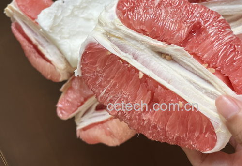 柚子切开果肉饱满