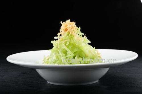 凉拌蒲公英生姜菜摆盘图