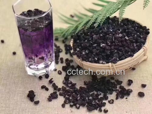 黑枸杞干品与泡水过程对比图