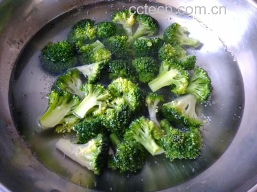 焯水后的西兰花