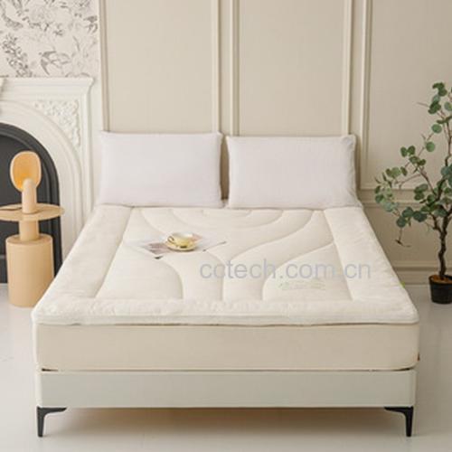 女性使用杭白菊填充枕头侧卧睡眠场景