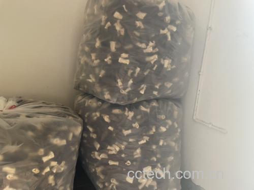 羊肚菌干品与鲜品对比陈列图