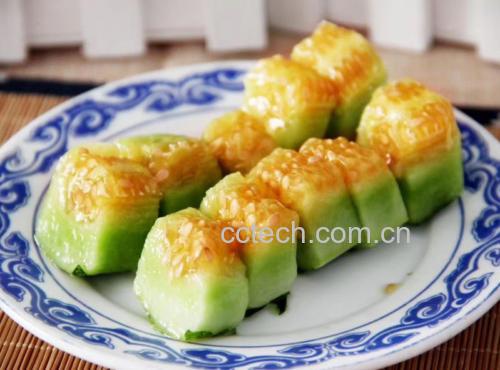 羊角蜜甜瓜切块准备