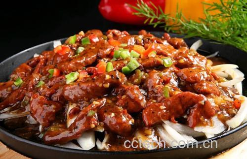 黑胡椒牛柳的炒制过程