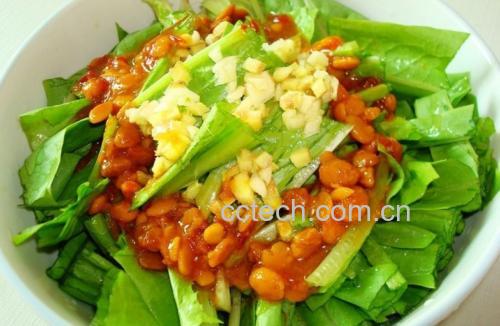 蒿子杆与其他绿色蔬菜搭配的沙拉